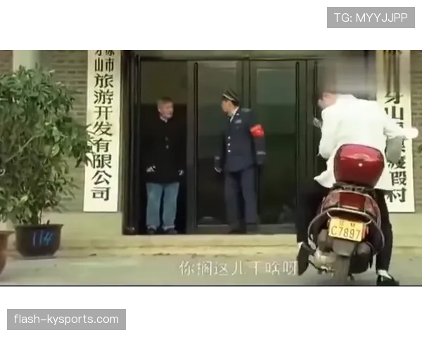 柳雅慧拎着泡面从豪宅门口出来,那反差我笑岔气 柳雅慧拎着泡面从豪宅门口出来,那反差我笑岔气